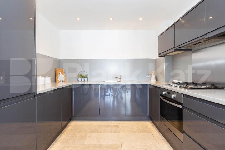  Luxurious apartment within an impressive converted warehouse Tabernacle Street, Old Street